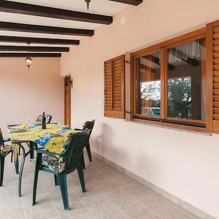 דירה Lovely In With Kitchen רוביני