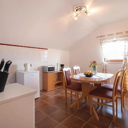 דירה Lovely In With Kitchen רוביני